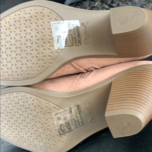 Heeled Bootie with zipper in tan/camel - Picture 4 of 5